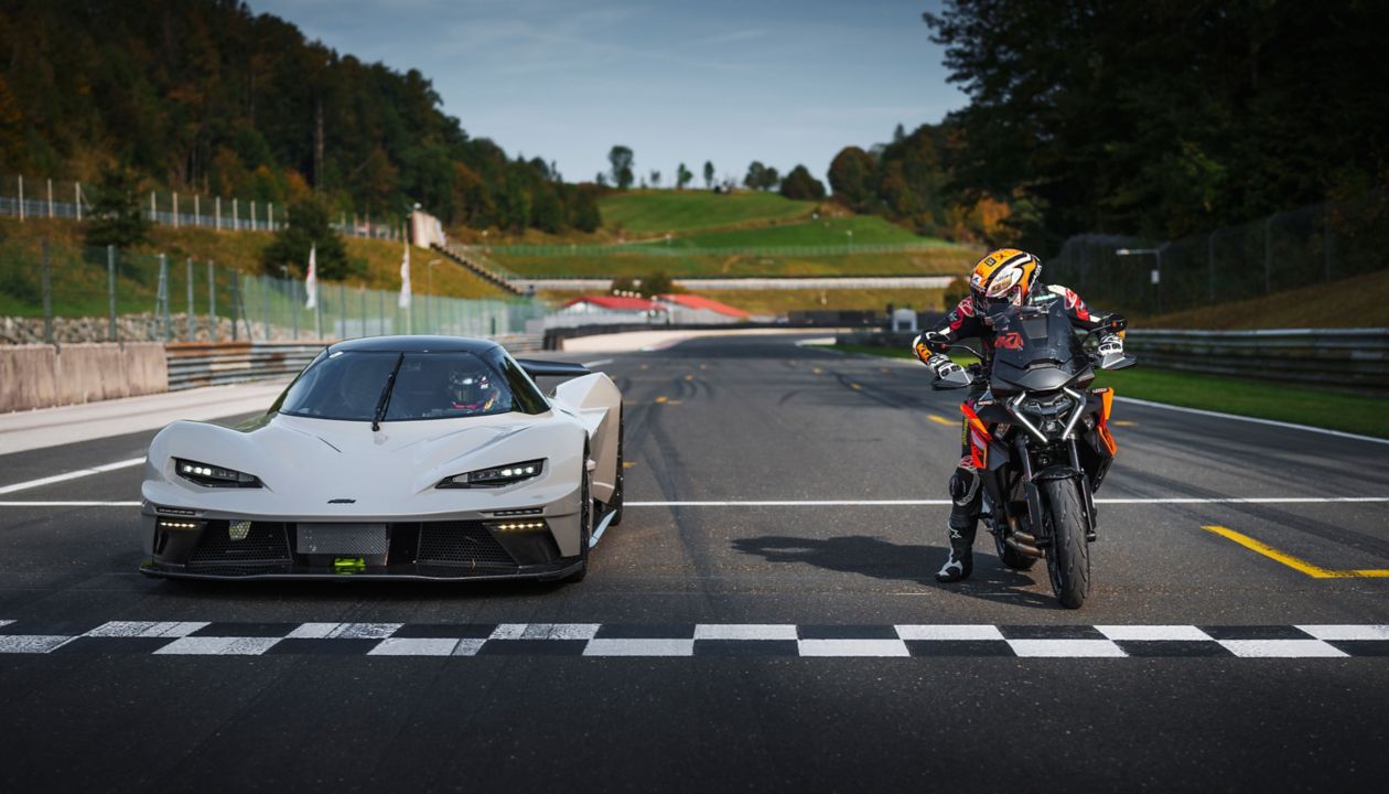 MY25-KTM-1390-SUPER-DUKE-GT-action-5-1_Large